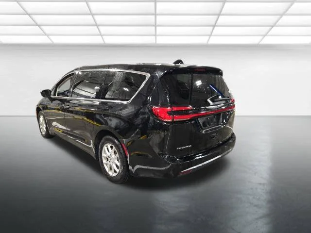 Used 2024 Black Chrysler Touring L image 6