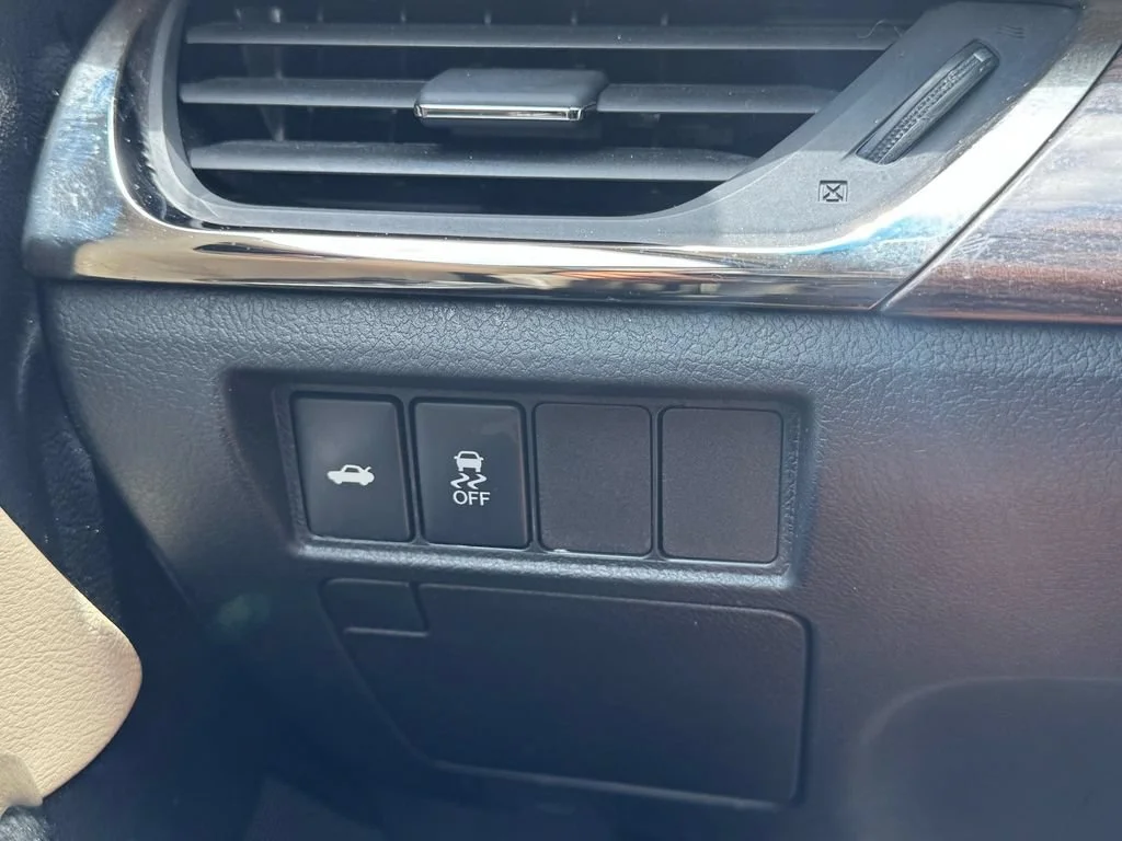 Used 2014 Beige Toyota XLE Premium image 25