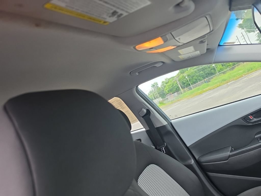 Used 2021 Silver Hyundai SE image 32