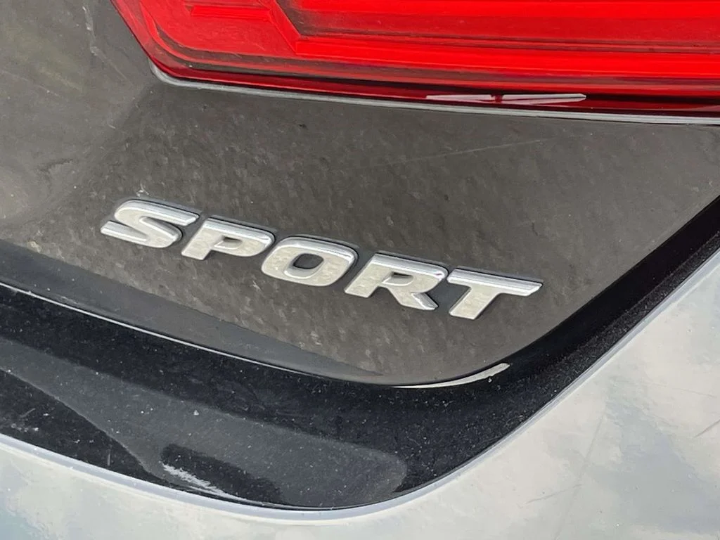 Used 2018  Honda Sport image 14
