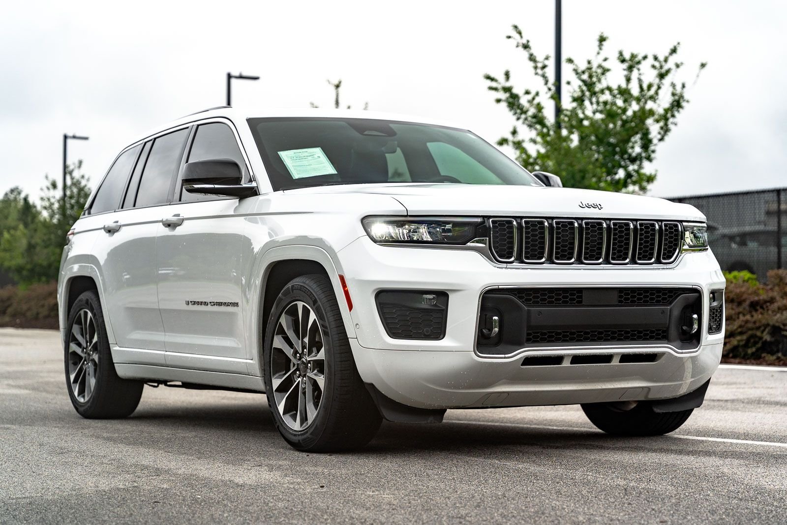 Used 2022 White Jeep Overland image 10
