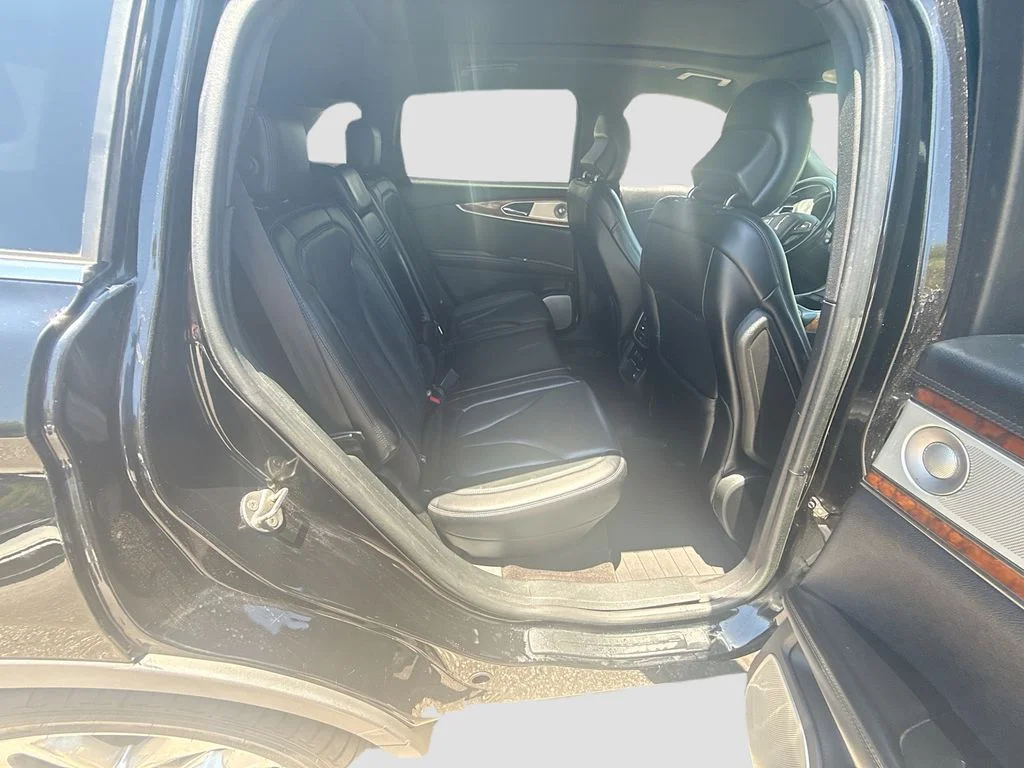 Used 2018 Black Lincoln Reserve image 31