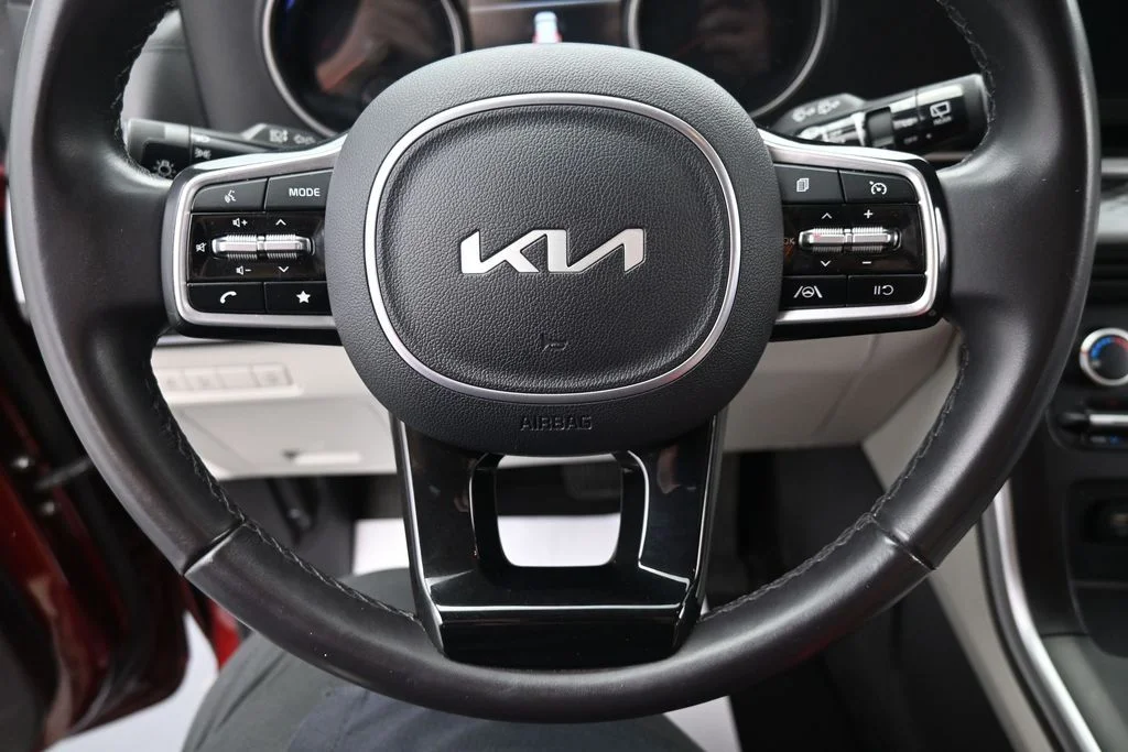 Used 2024 Red Kia LX image 21