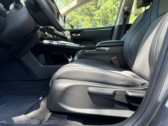Used 2018  Honda Base image 12