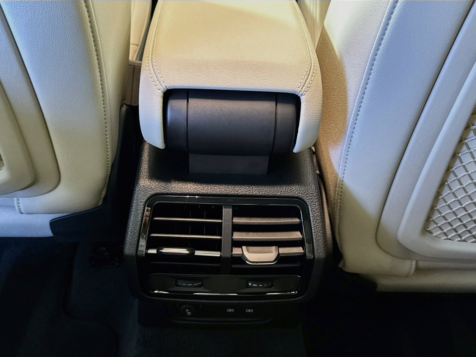 Used 2025 Glacier White Audi S line Premium image 24