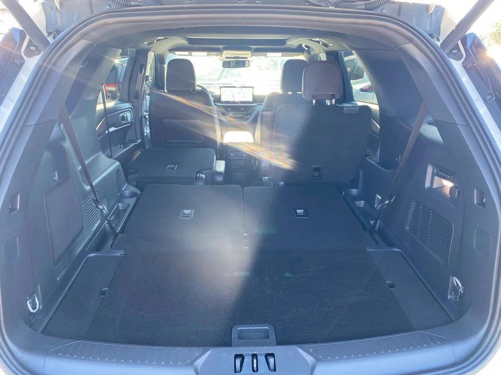 Used 2025 White Ford Platinum image 11