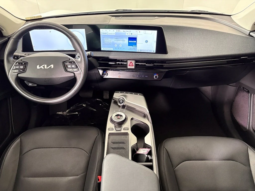 Used 2022 White Kia Wind image 34
