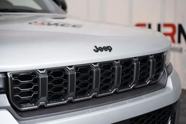 New 2026 Silver Zynith Exterior Paint Jeep Altitude image 48