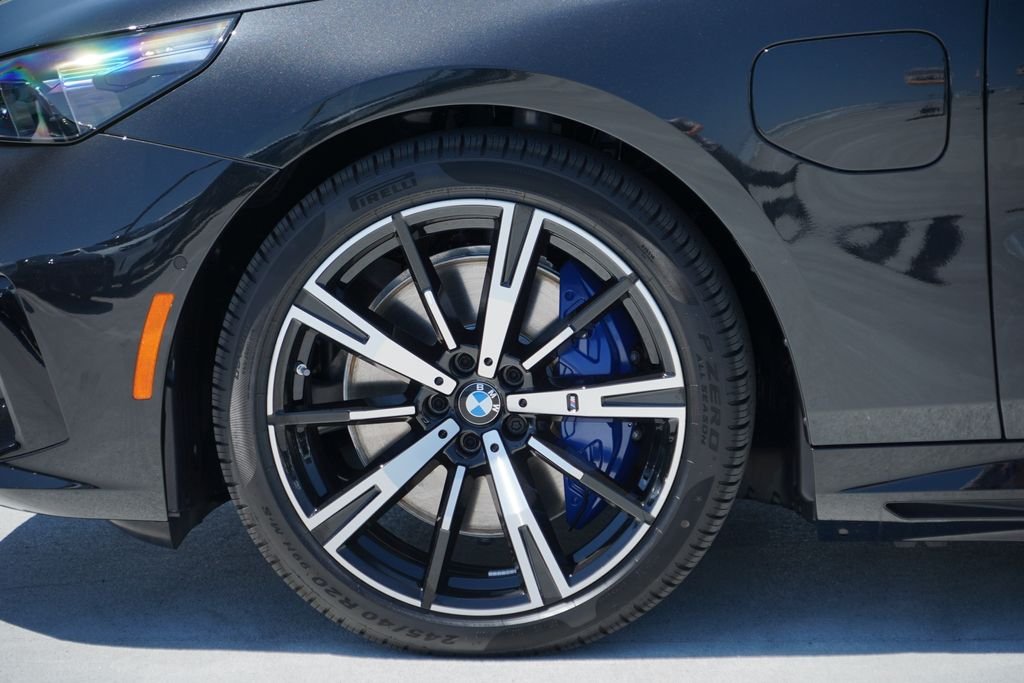 New 2027 Black Sapphire Metallic BMW 550e xDrive image 6