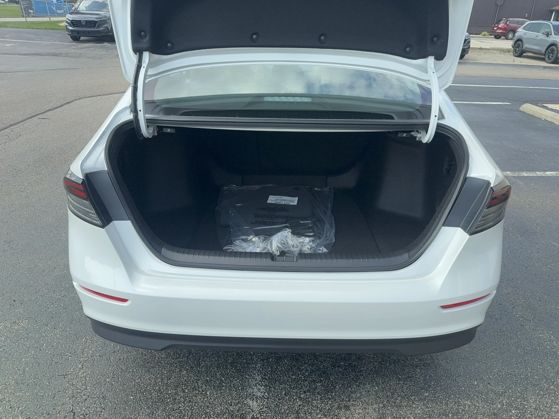 New 2026 Platinum White Pearl Honda SE image 17