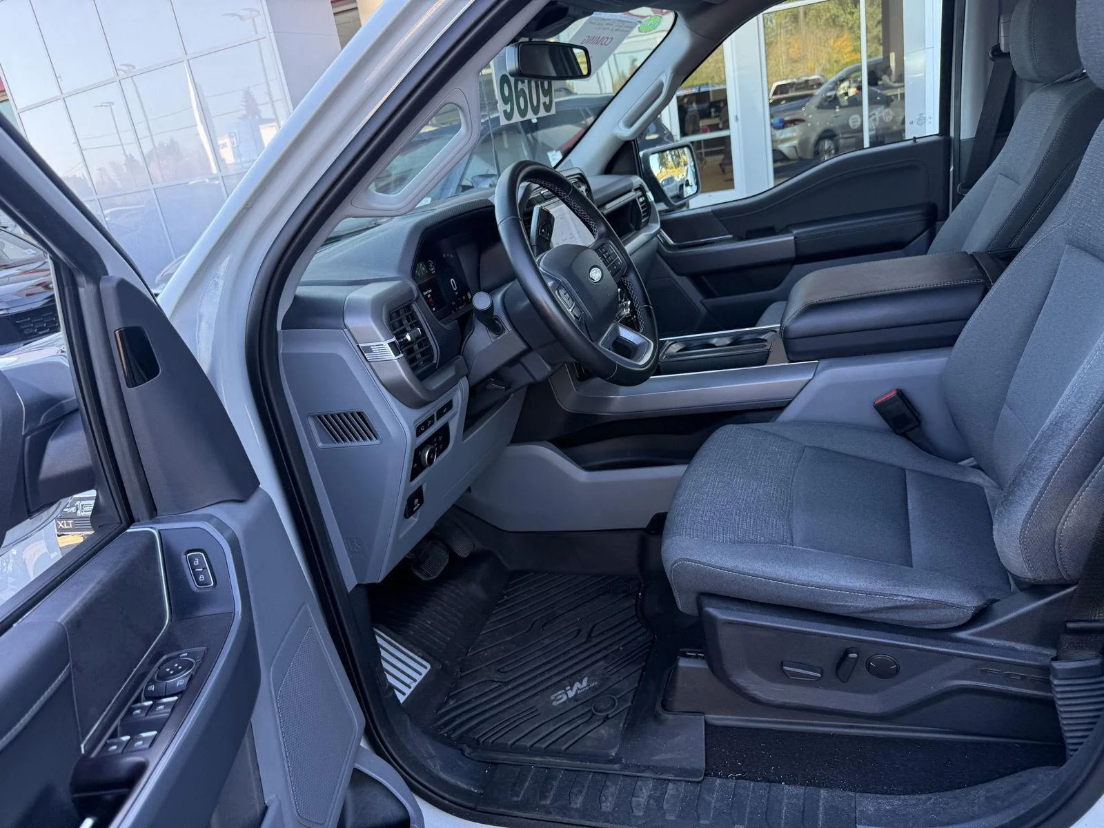 Used 2024 Avalanche Ford XLT image 12