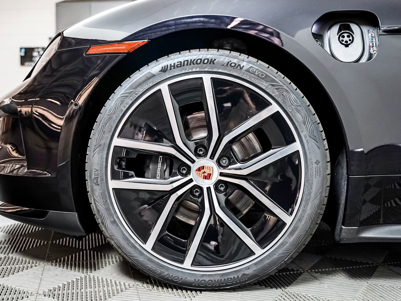 New 2026 JET BLACK Porsche Black Edition image 13