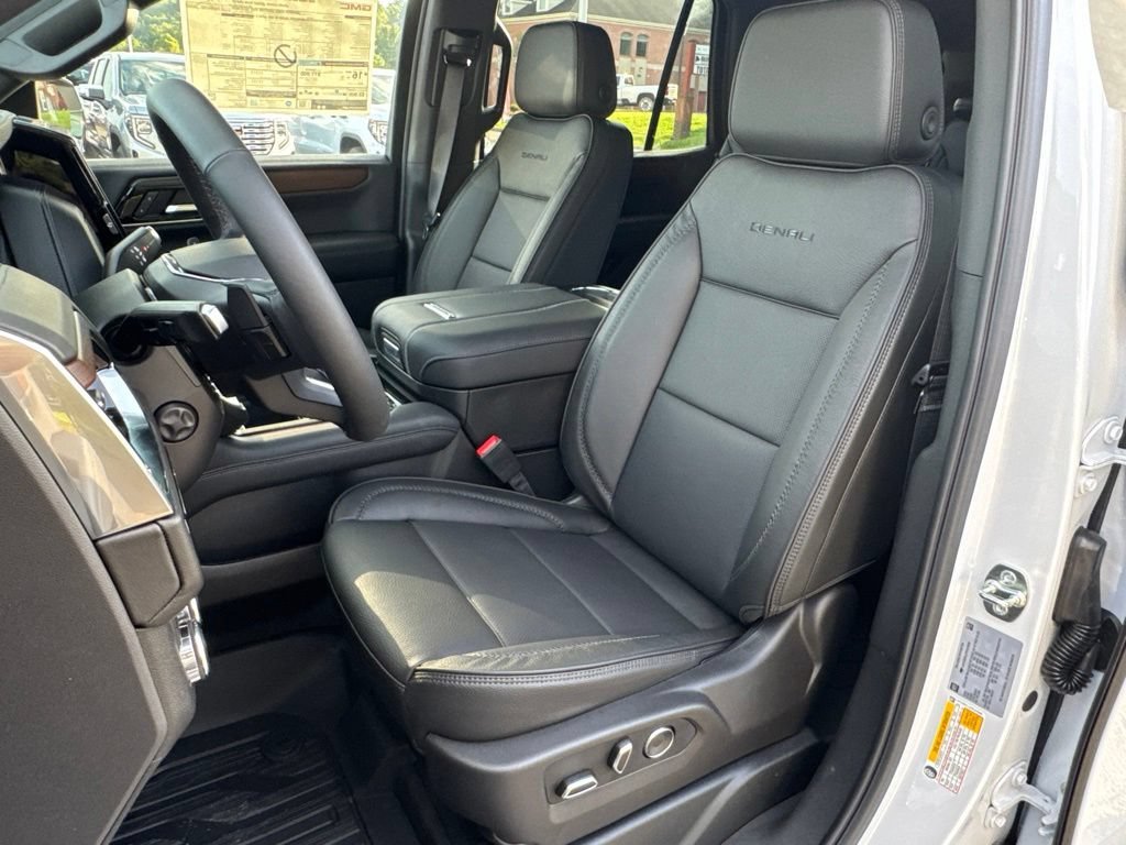 2026 GMC Yukon Denali - Photo 8