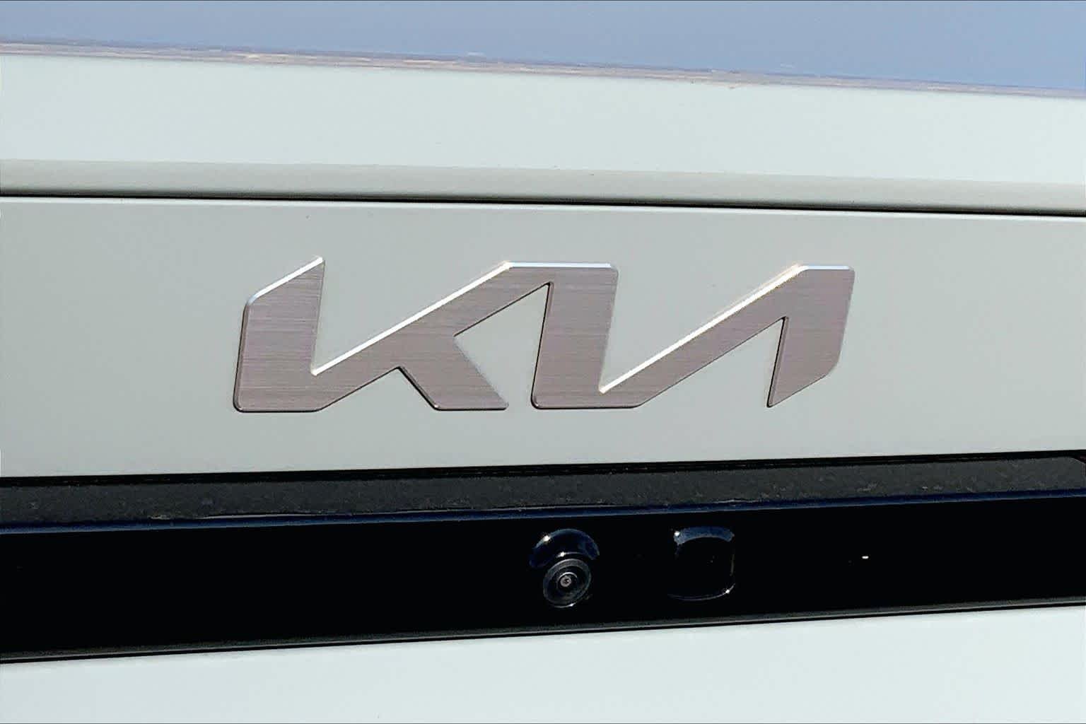 Used 2025 Morning Haze Kia LXS image 31