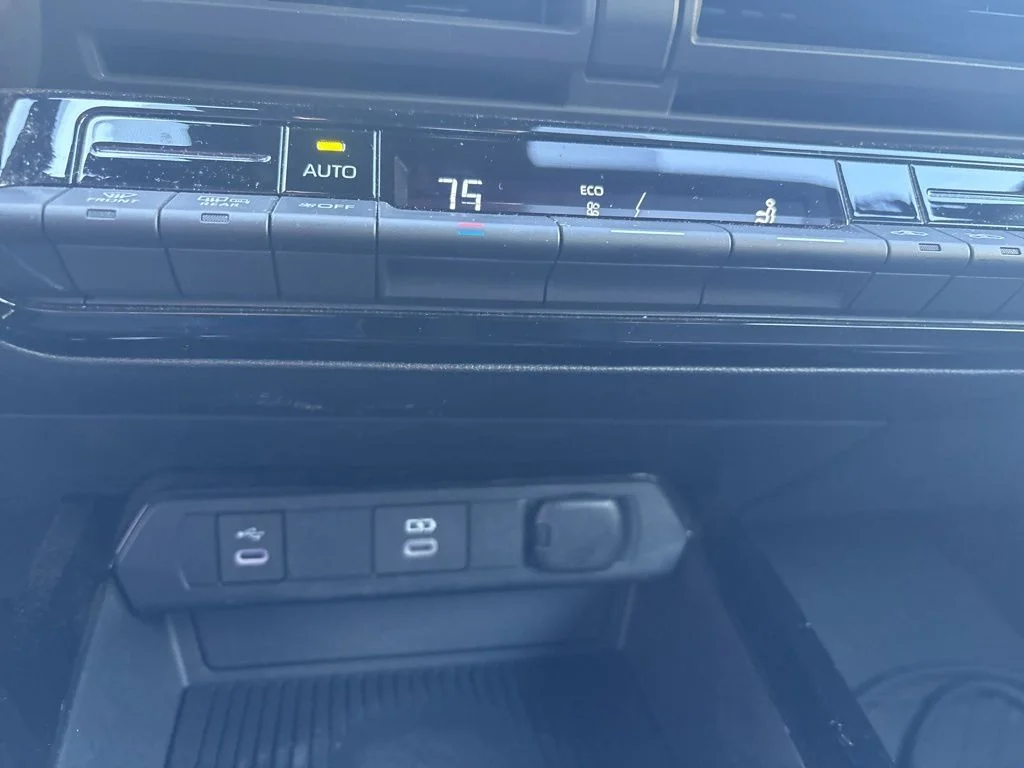 Used 2024  Toyota SE image 22