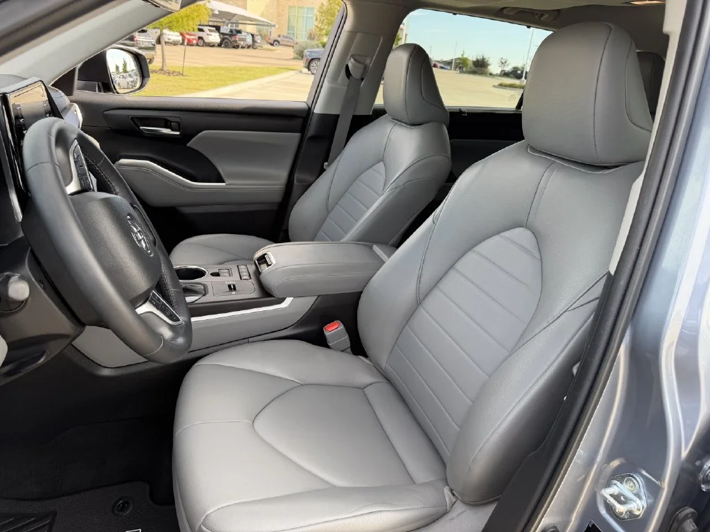 Used 2022  Toyota XLE image 26