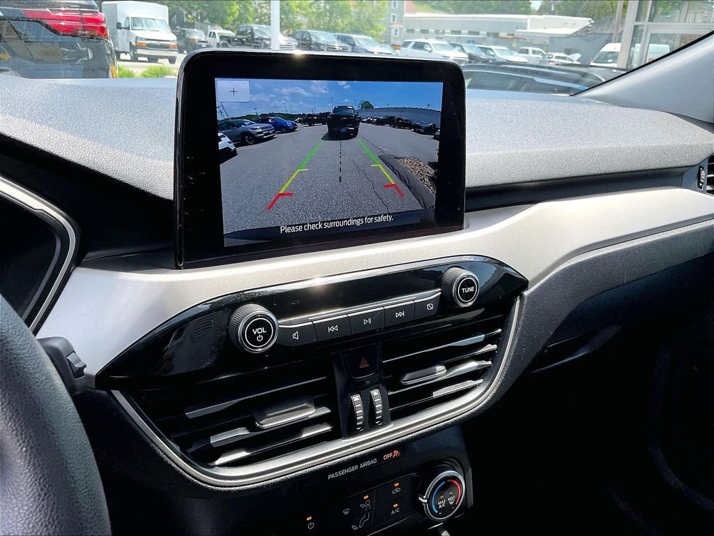 Used 2022 Black Metallic Ford SE image 19