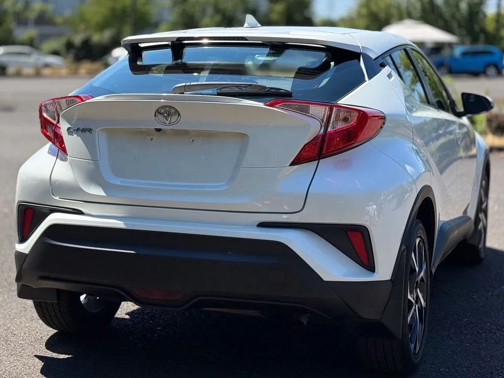 Used 2018 White Toyota XLE Premium image 5