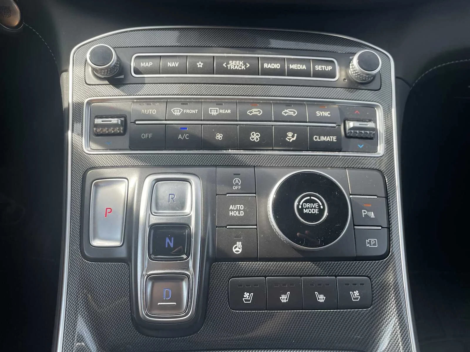 Used 2022  Hyundai Limited image 18