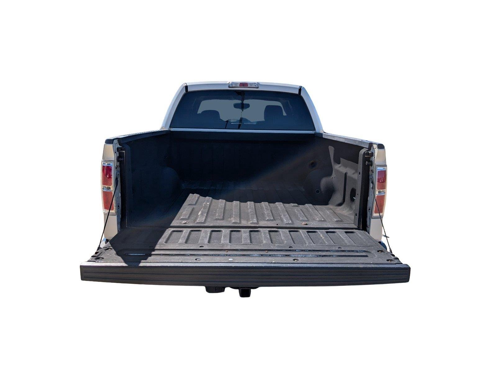 Used 2009  Ford XL image 5