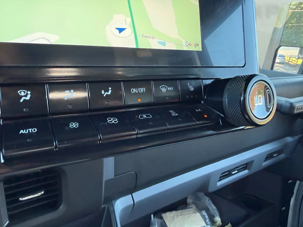 Used 2025 Oyster White Chevrolet AWD 400 image 19