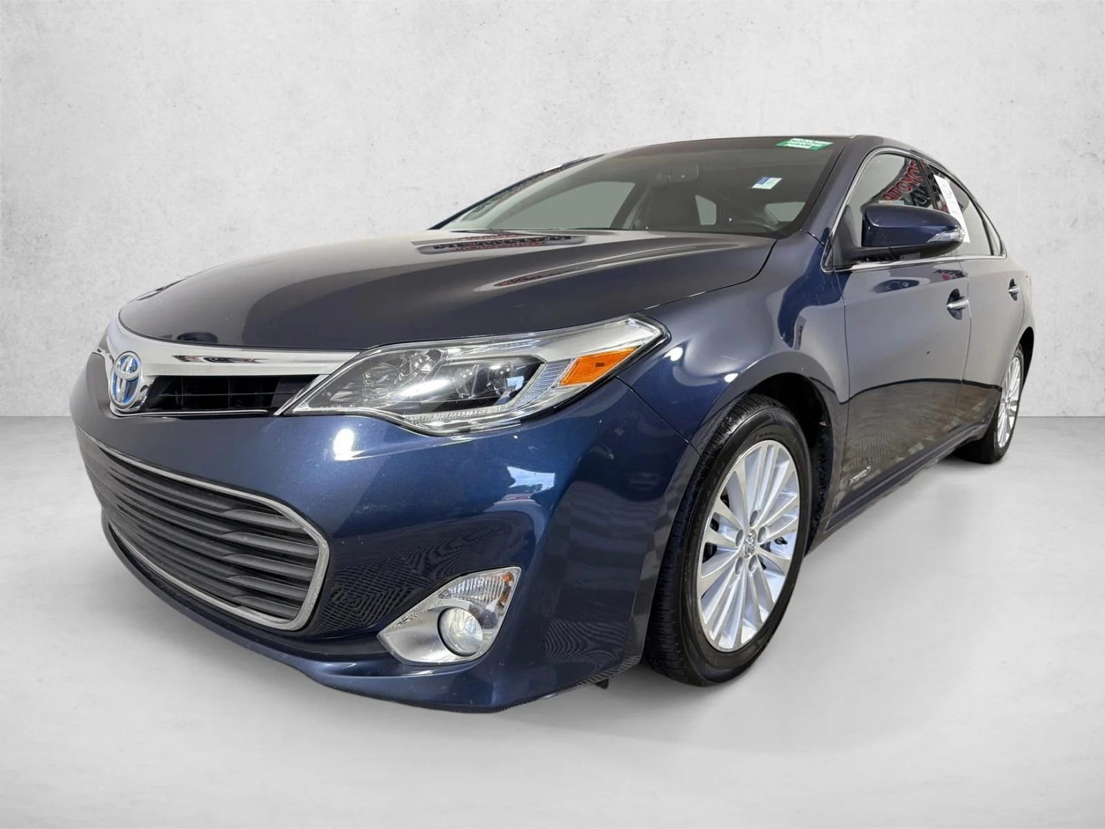 Used 2015 White Toyota XLE Touring image 9