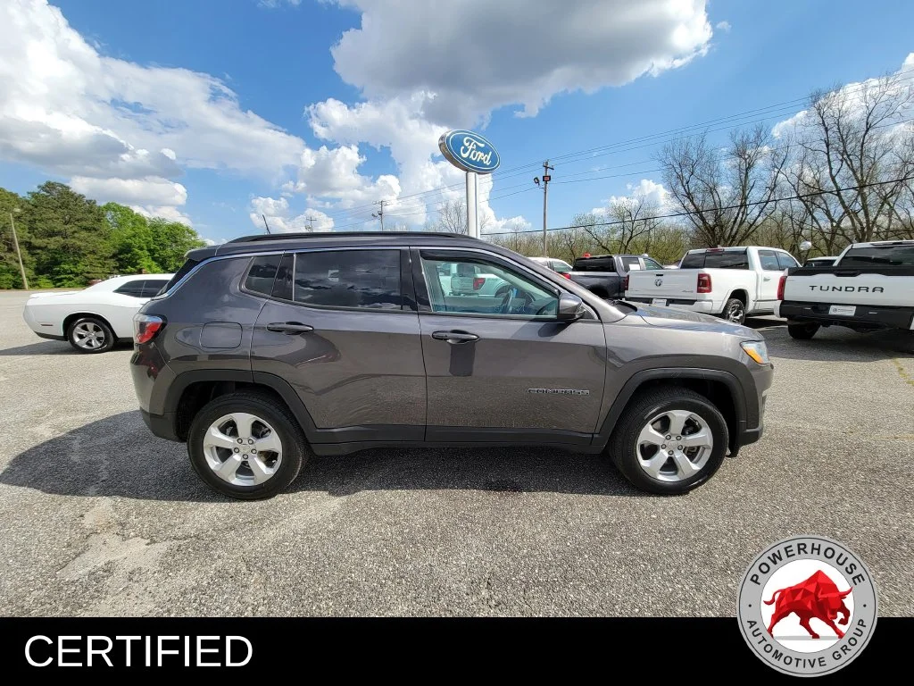 Used 2019 Gray Jeep Latitude image 6