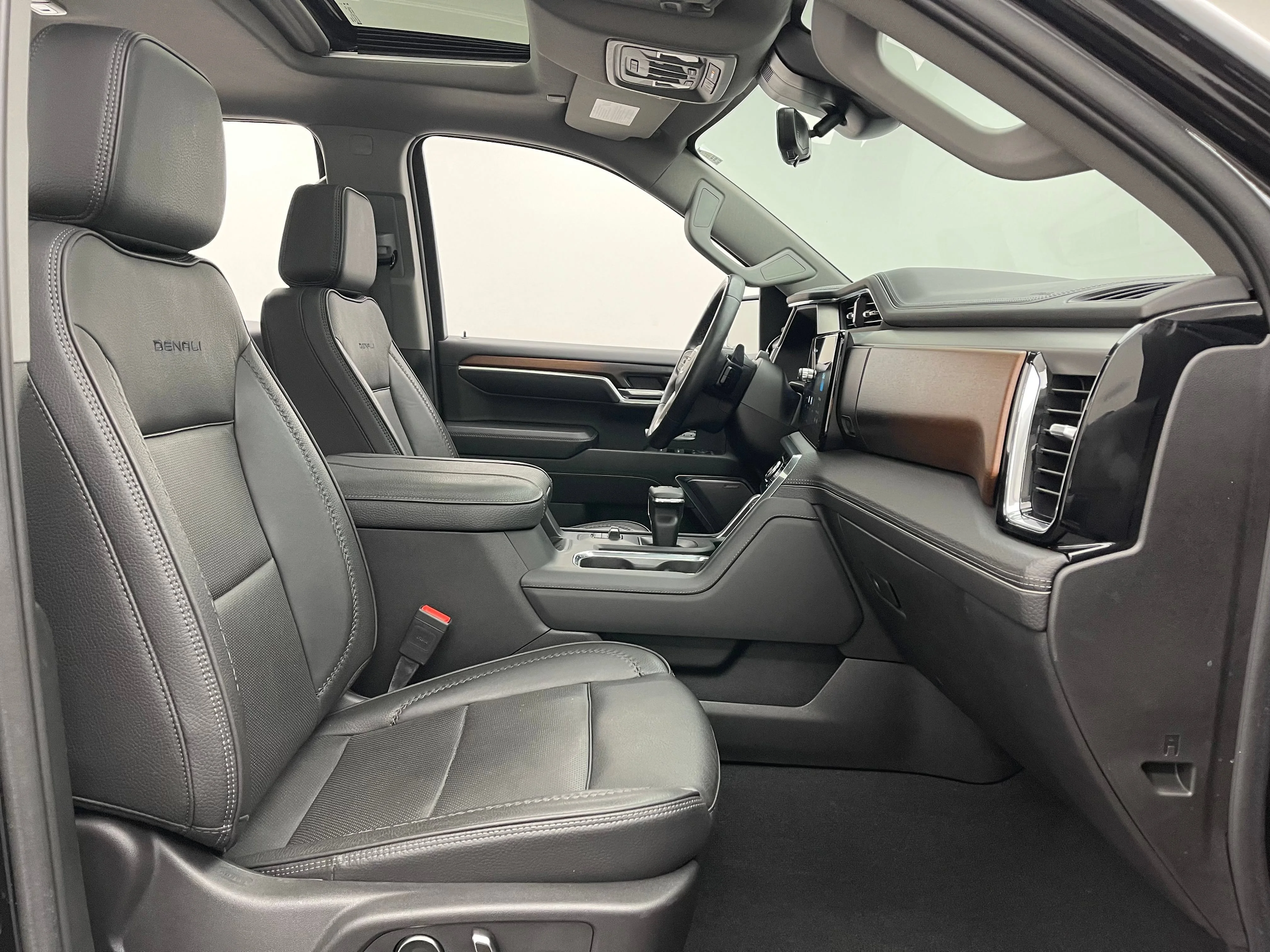 Used 2024 Onyx Black GMC Denali image 36