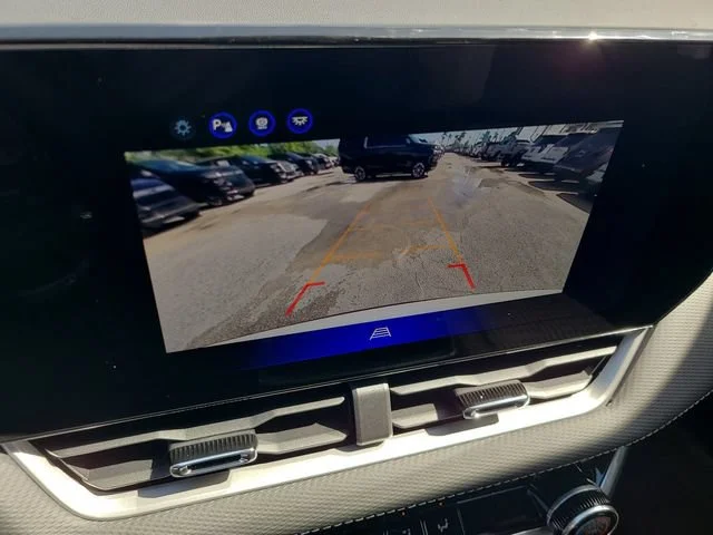 New 2027 Summit White Chevrolet LT image 30