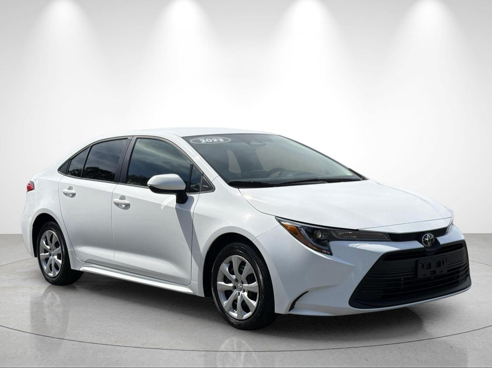 Used 2023 Ice Cap Toyota LE image 7
