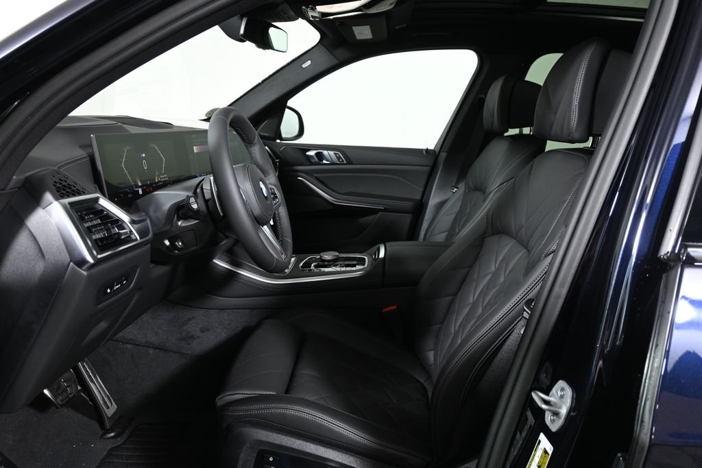New 2026 Carbon Black Metallic BMW xDrive40i image 3