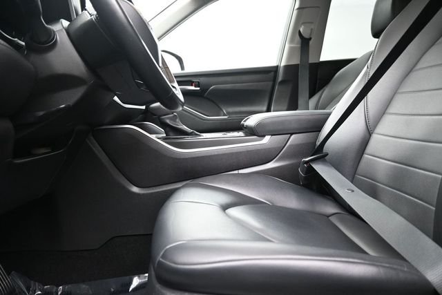 Used 2021 Black Toyota XLE image 26