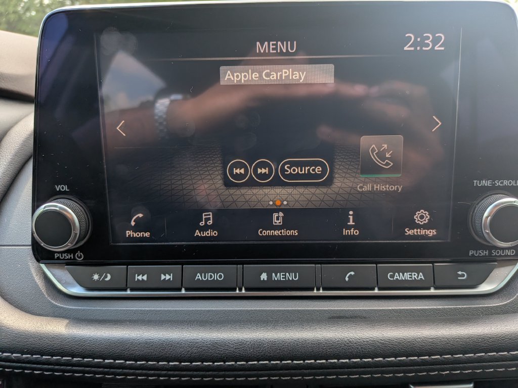 Used 2022 White Nissan S image 18