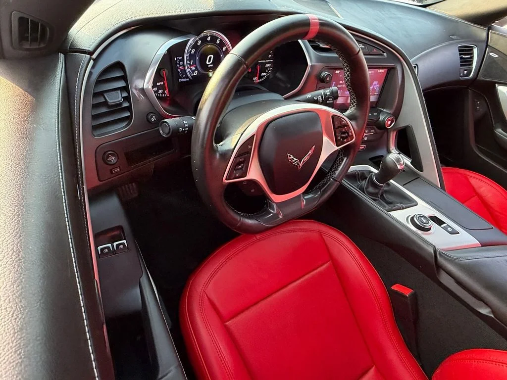 Used 2019 White Chevrolet Stingray image 13
