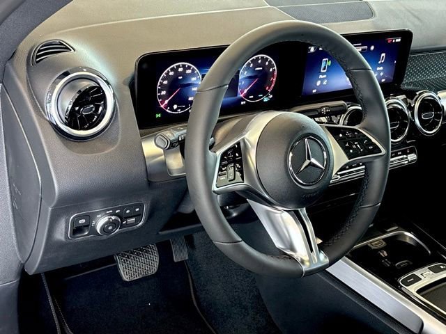 New 2026 Polar White Mercedes-Benz GLB 250 image 45