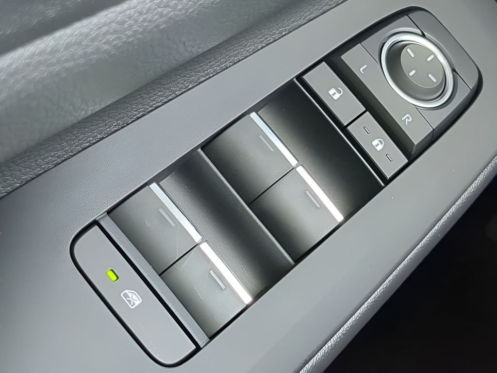 2025 Toyota Prius XSE - Photo 24