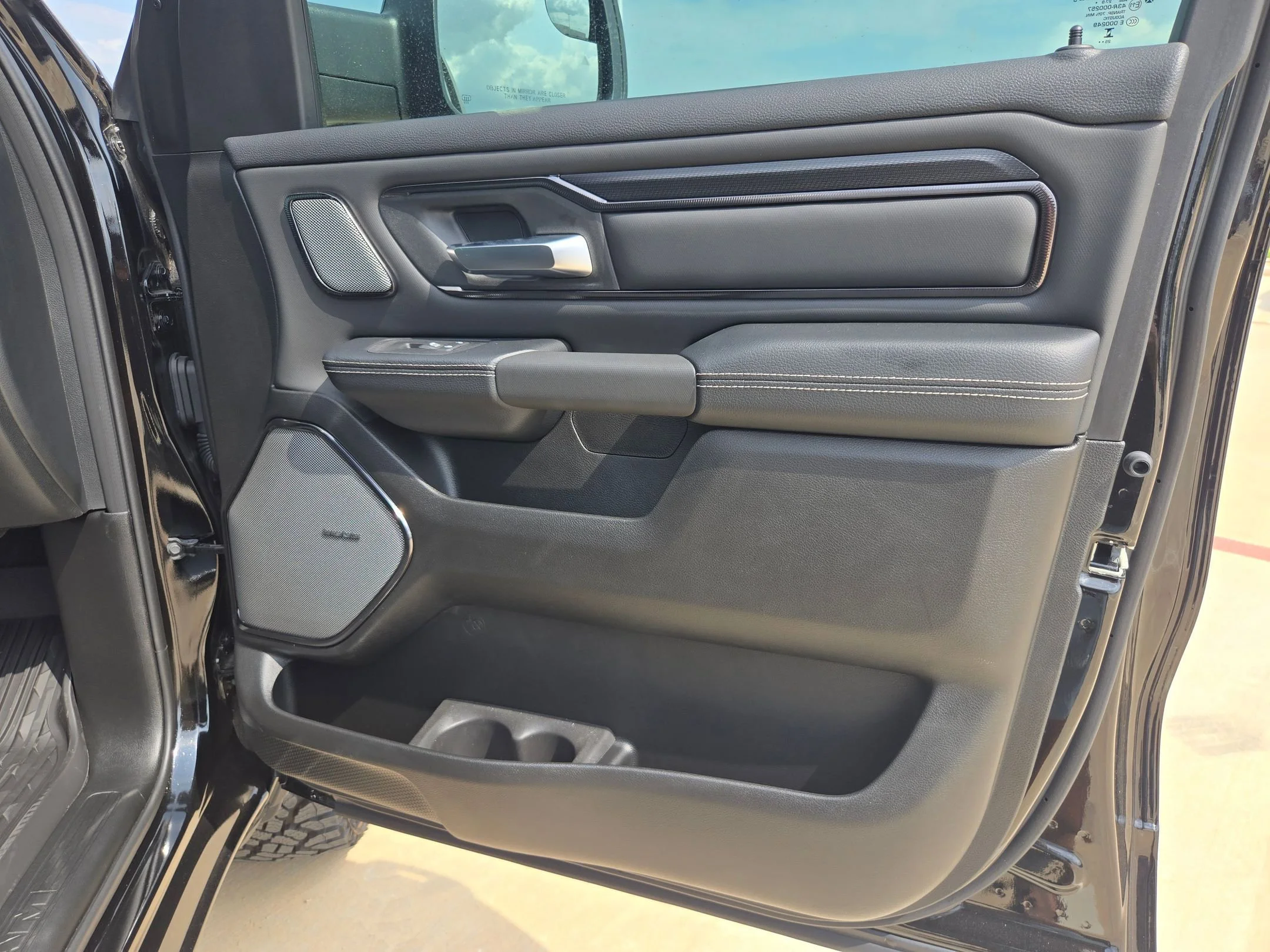 New 2026 Diamond Black Crystal Pearl-Coat Exterior Paint RAM Rebel image 26