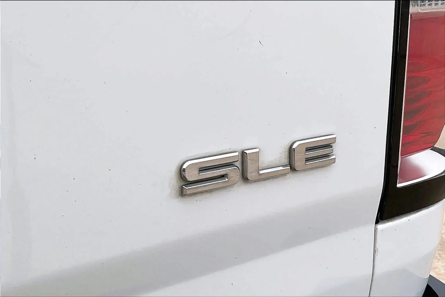 Used 2016 Summit White GMC 2WD SLE image 10