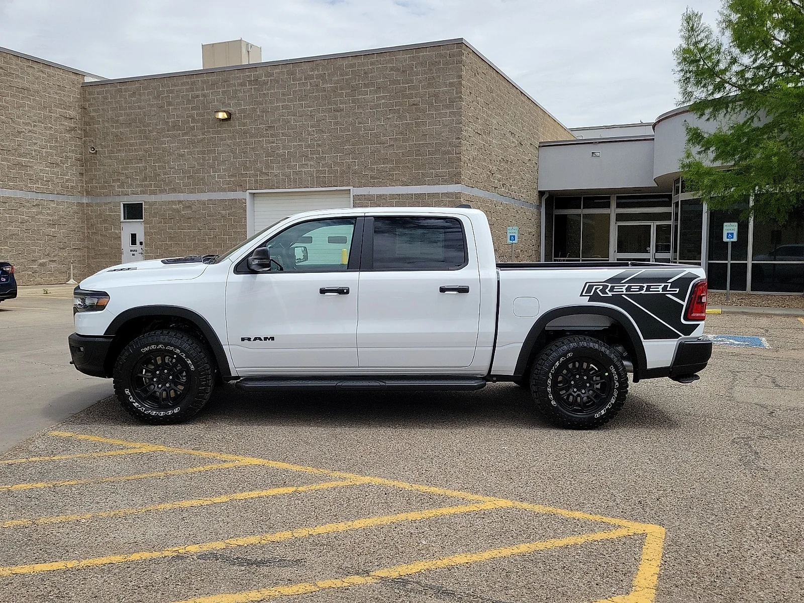 New 2026 PW7 Bright Whit Ram REBEL CREW CAB 4X4 5