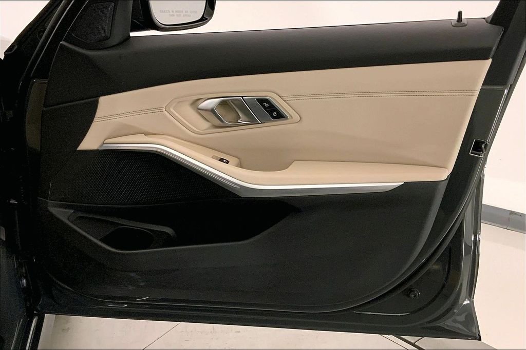 Certified Used 2023 Dravit Grey Metallic BMW  image 25