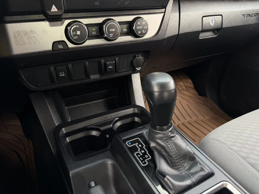 Used 2021 White Toyota SR image 18