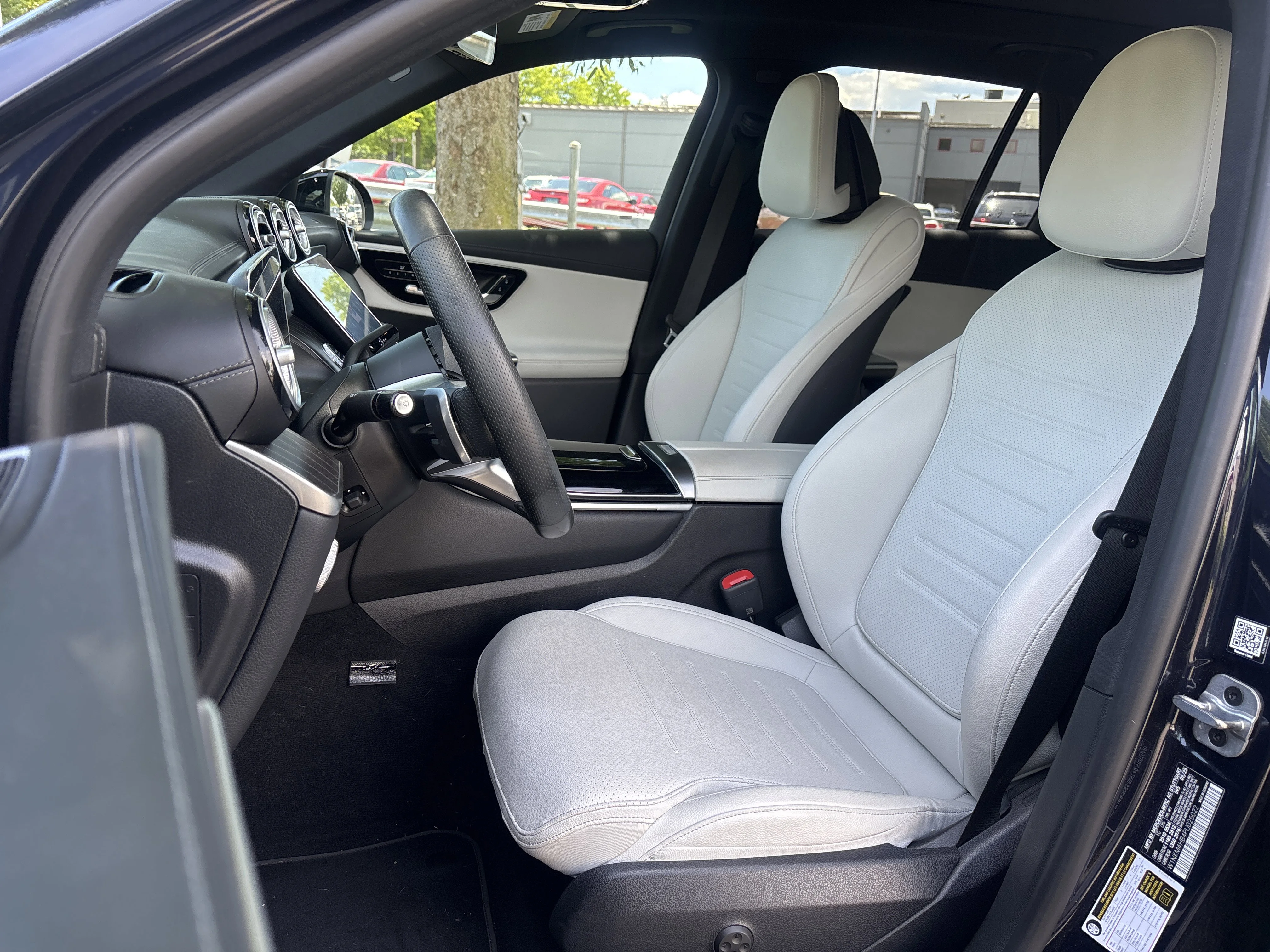 Used 2023 Black Mercedes-Benz GLC 300 image 25