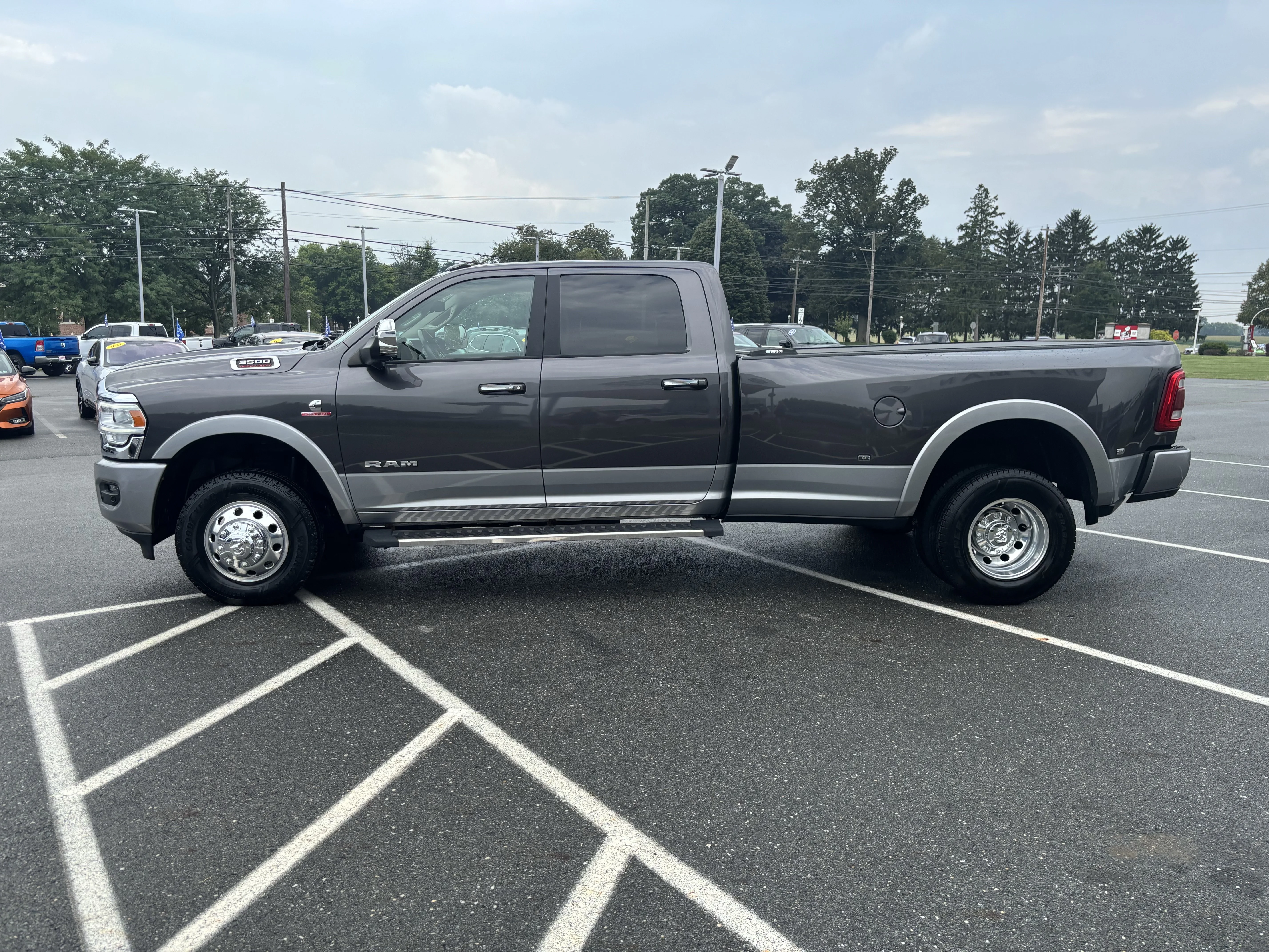 Used 2021 Granite Crystal Clearcoat Metallic Ram Laramie image 4
