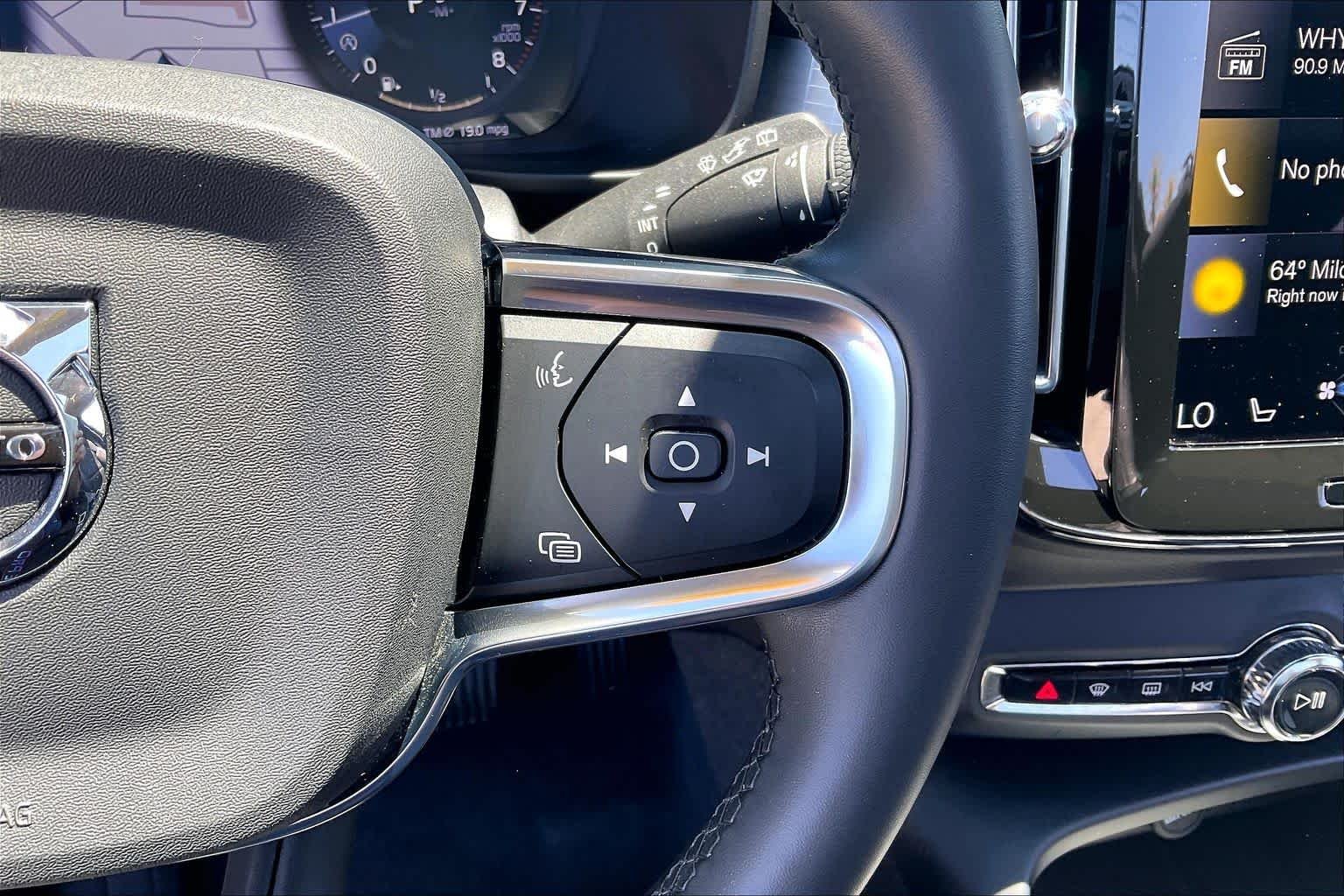 Used 2022 Denim Blue Metallic Volvo Momentum image 24