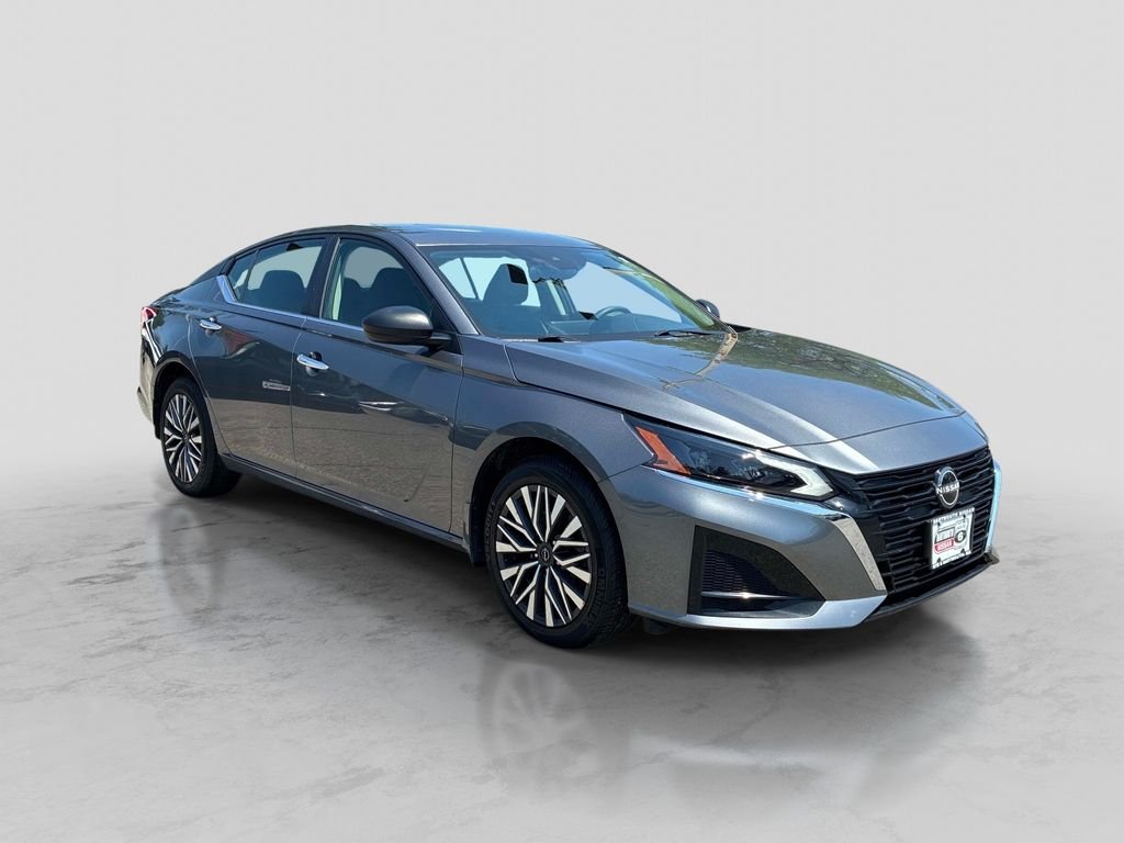 Used 2024 Gray Nissan 2.5 SV image 3