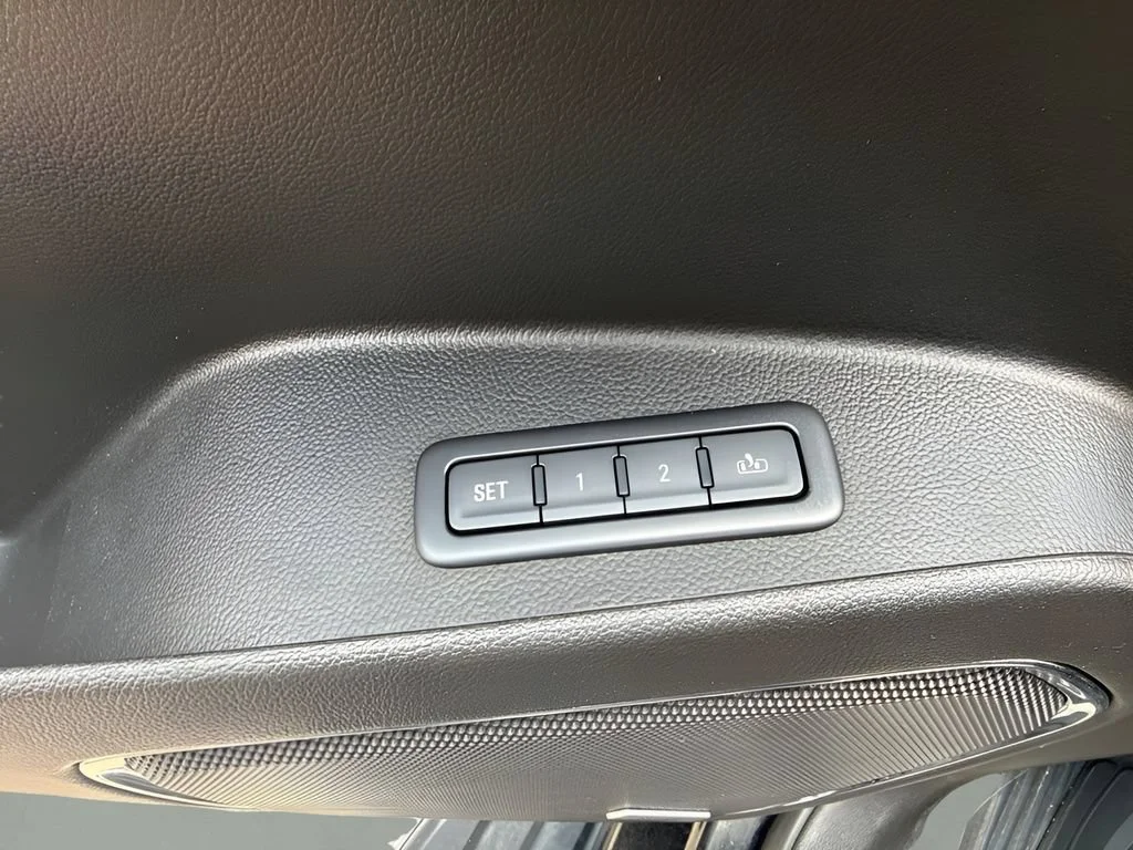 Used 2018 BLACK Chevrolet Premier image 11
