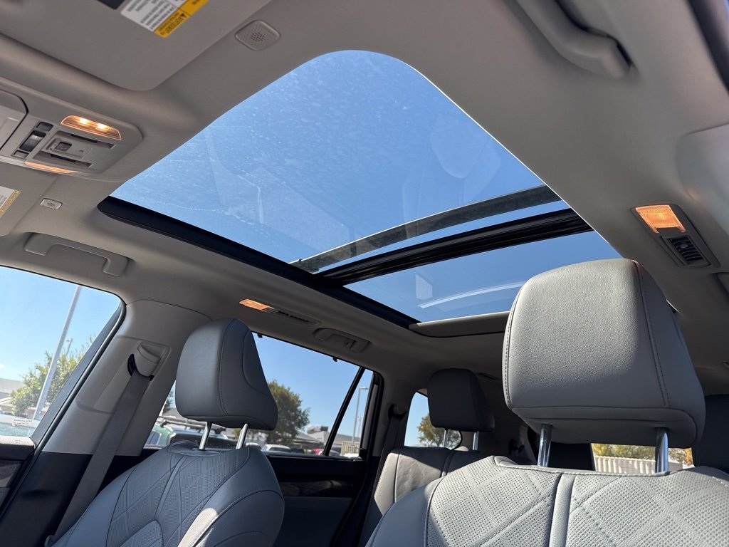 2024 Toyota Highlander Platinum photo 4