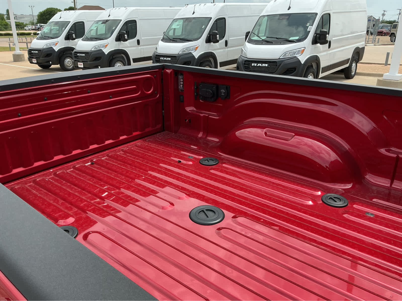 New 2026 Molten Red Pearl-Coat Exterior Paint RAM Laramie image 7