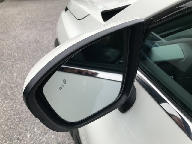Used 2024 Pearl White Tricoat Nissan SL image 9