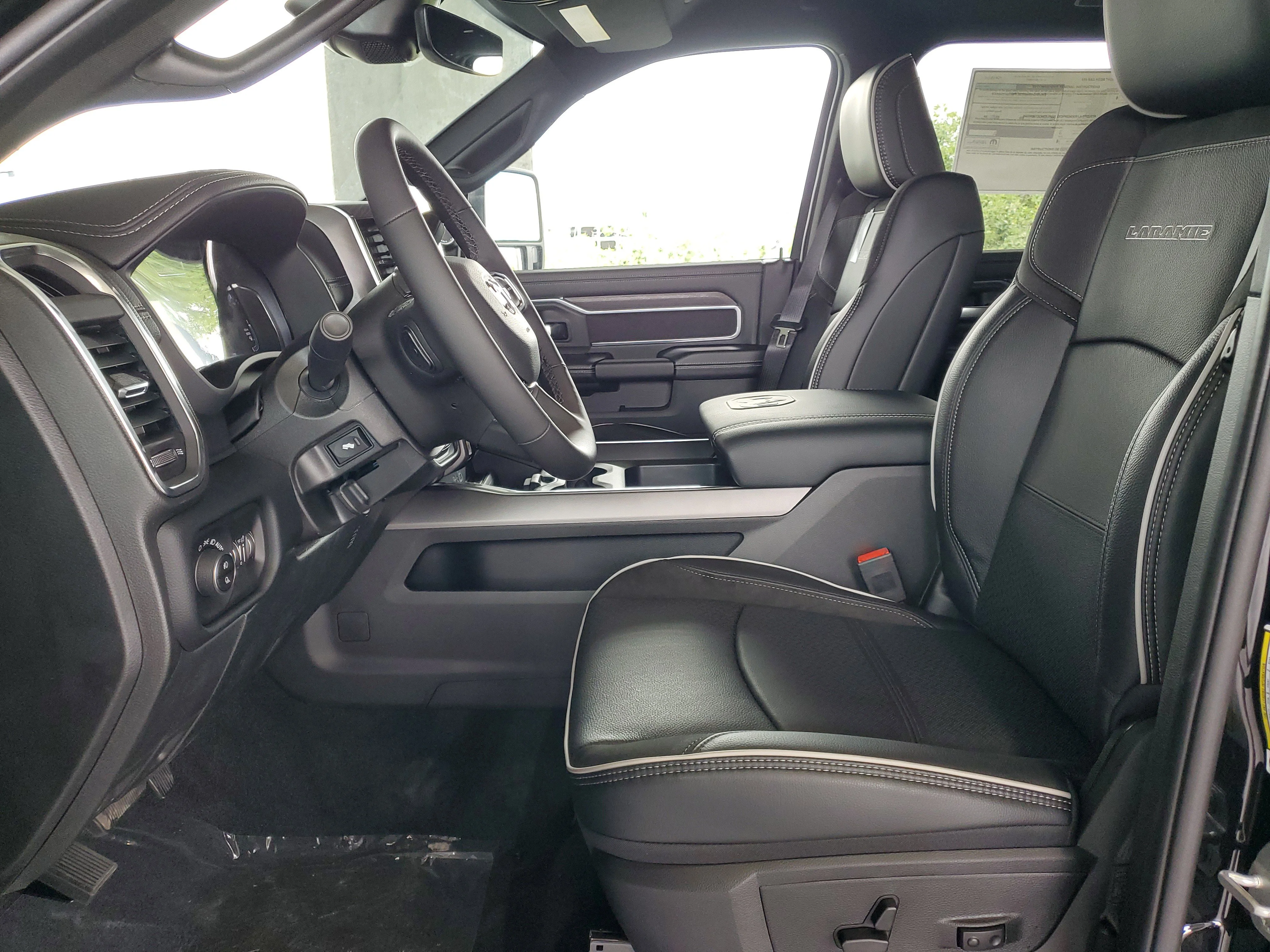 New 2026 Diamond Black Crystal Pearl-Coat Exterior Paint RAM Laramie image 17